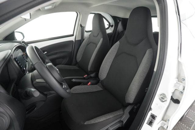 TOYOTA Aygo X usata 8