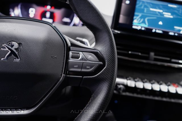 PEUGEOT 5008 usata, con Volante in pelle