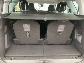 PEUGEOT 5008 usata, con Sedile posteriore sdoppiato