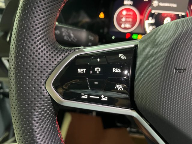VOLKSWAGEN Golf usata, con USB