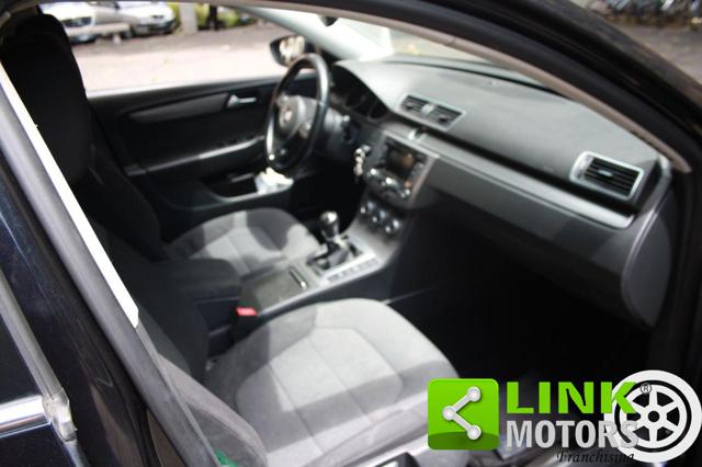 VOLKSWAGEN Passat usata, con MP3