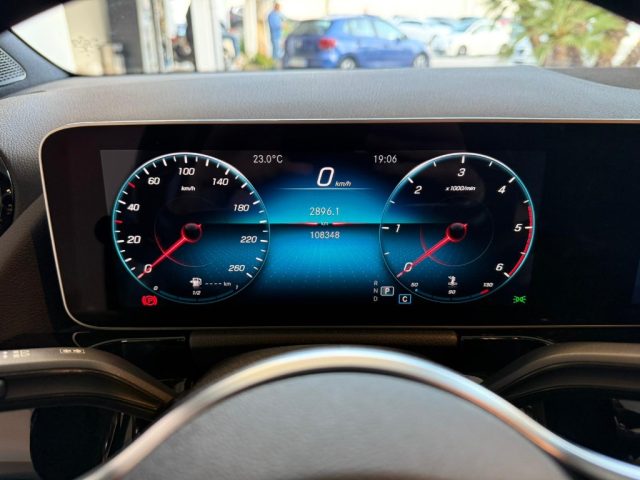 MERCEDES-BENZ GLA 200 usata, con Autoradio digitale