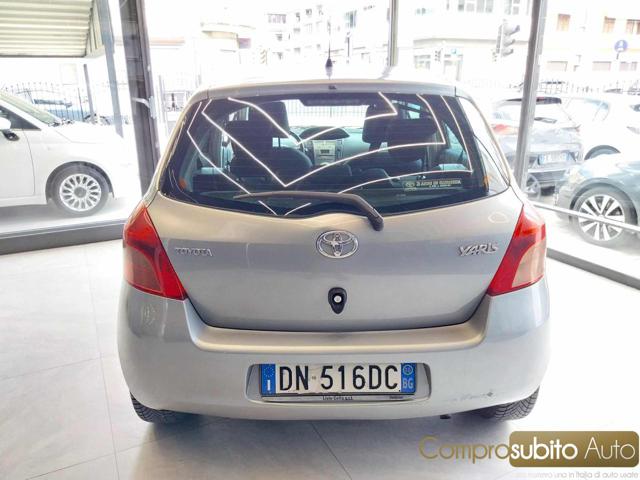 TOYOTA Yaris usata, con Autoradio
