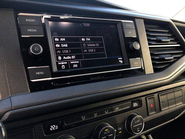 VOLKSWAGEN Caravelle usata, con Bluetooth