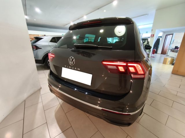VOLKSWAGEN Tiguan usata, con Autoradio