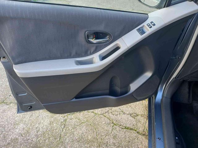 TOYOTA Yaris usata 17