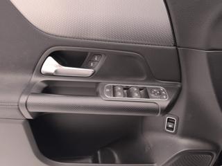 MERCEDES-BENZ B 180 usata, con Portellone posteriore elettrico