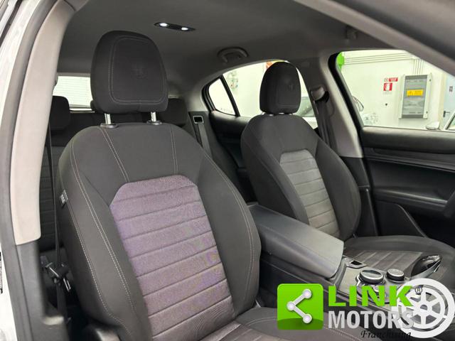 ALFA ROMEO Stelvio usata, con Autoradio digitale