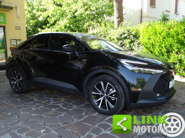 TOYOTA C-HR usata, con USB