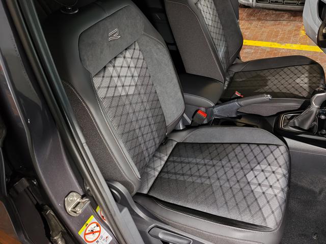 VOLKSWAGEN T-Cross usata, con USB