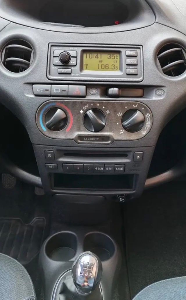 TOYOTA Yaris usata, con Controllo automatico clima