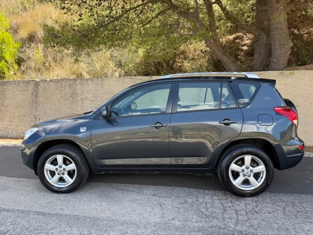 TOYOTA RAV 4 usata, con Controllo automatico clima