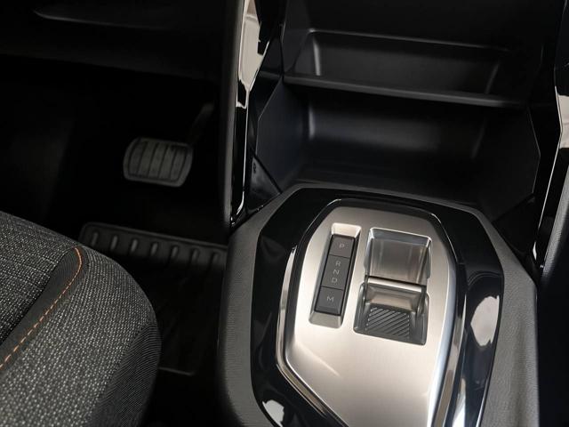 PEUGEOT 2008 usata, con Leve al volante