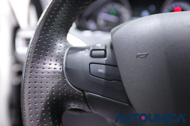 PEUGEOT 2008 usata, con Volante in pelle