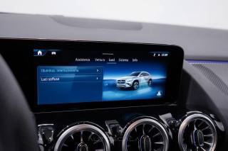 MERCEDES-BENZ GLA 200 usata, con Luci diurne LED