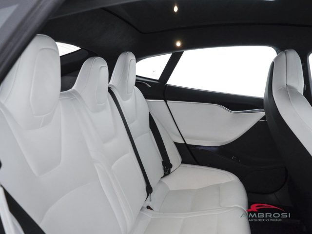 TESLA Model S usata 10