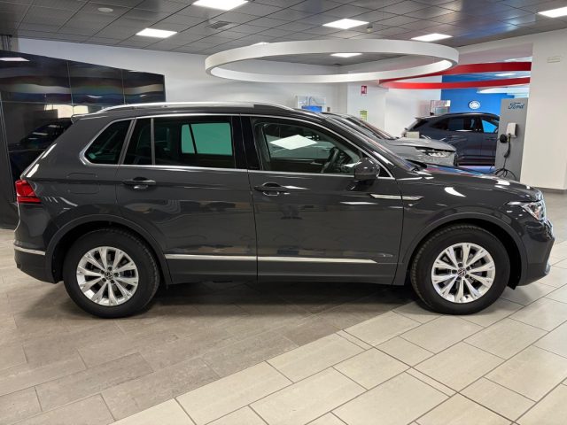 VOLKSWAGEN Tiguan usata, con USB