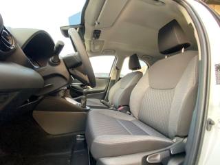 TOYOTA Yaris usata, con Touch screen