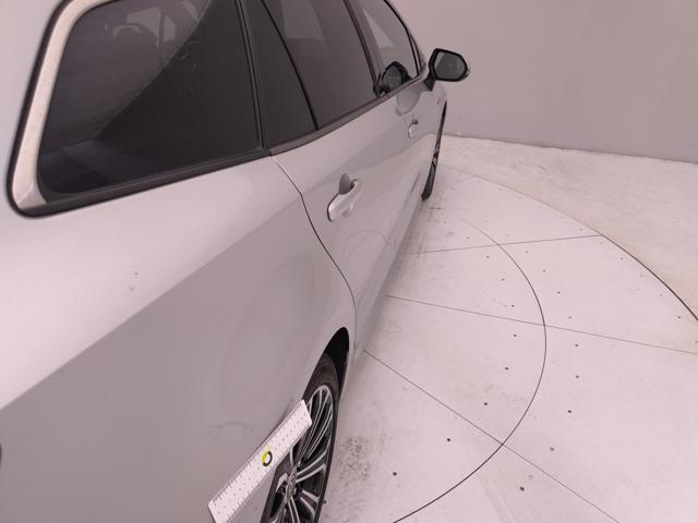 TOYOTA Corolla usata, con Luci diurne