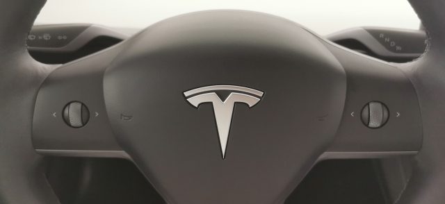 TESLA Model 3 usata, con Specchietti laterali elettrici