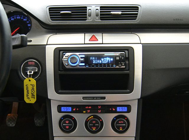 VOLKSWAGEN Passat usata, con Autoradio