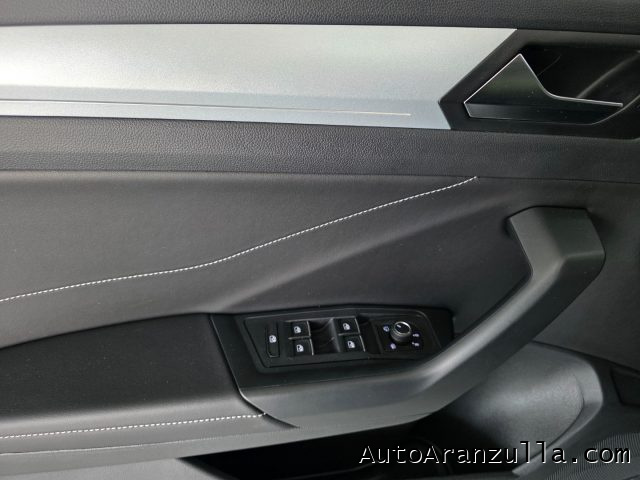 VOLKSWAGEN T-Roc usata, con Vivavoce