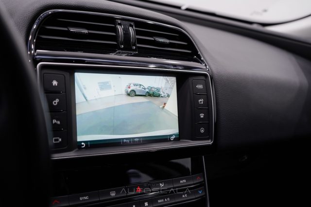 JAGUAR XE usata, con Servosterzo