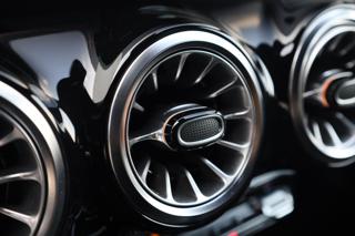 MERCEDES-BENZ CLA 220 usata, con Leve al volante