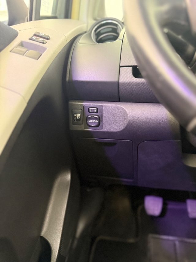 TOYOTA Yaris usata 18