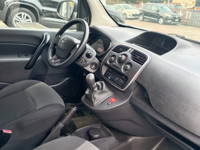 NISSAN NV250 usata, con Lettore CD