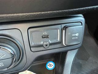 JEEP Renegade usata, con USB