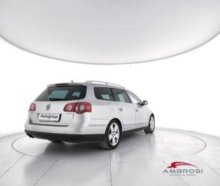 VOLKSWAGEN Passat usata 2