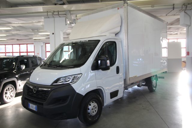 OPEL Movano usata, con Airbag