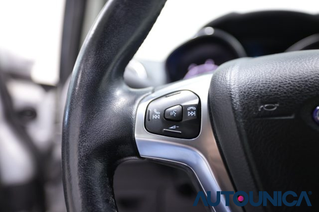 FORD Fiesta usata, con Bluetooth