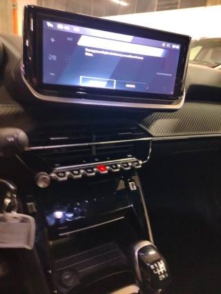 PEUGEOT 2008 usata 21
