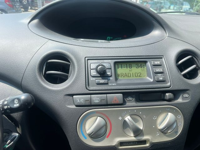 TOYOTA Yaris usata 12