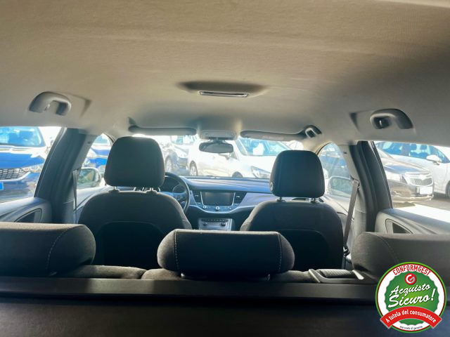 OPEL Astra usata, con Fari LED