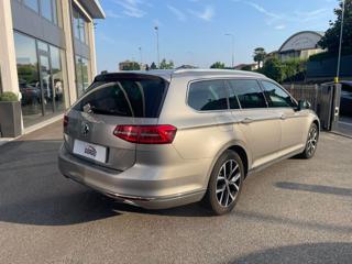 VOLKSWAGEN Passat Variant usata, con Airbag