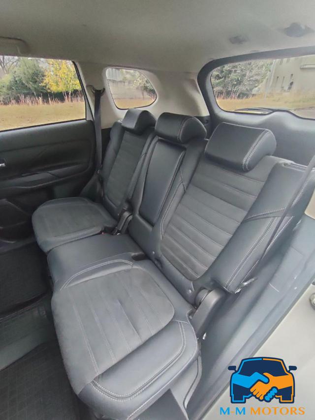 MITSUBISHI Outlander usata, con Park Distance Control