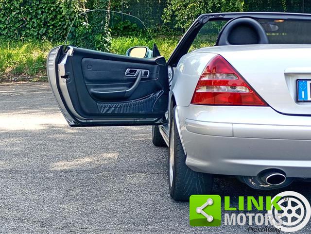 MERCEDES-BENZ SLK 200 usata, con Volante in pelle