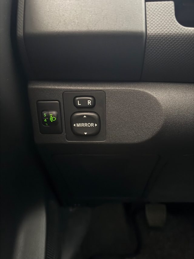 TOYOTA Yaris usata 2