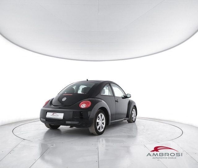 VOLKSWAGEN New Beetle usata 2