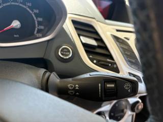 FORD Fiesta usata, con USB