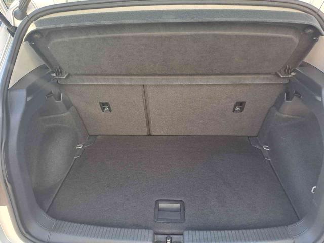 VOLKSWAGEN T-Cross usata, con USB