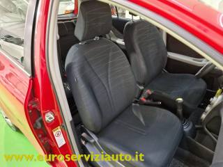 TOYOTA Yaris usata 32