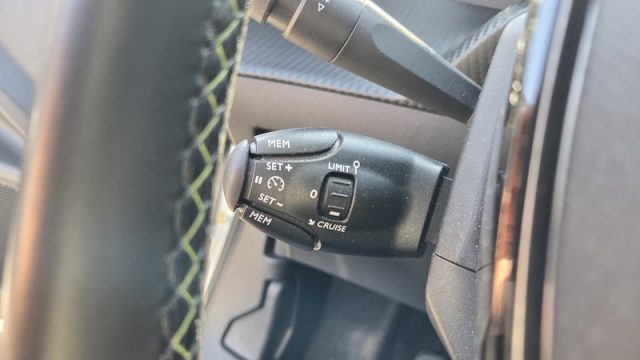 PEUGEOT 2008 usata, con Fari LED