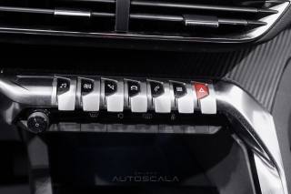 PEUGEOT 5008 usata, con Touch screen