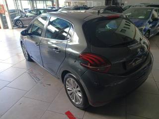 PEUGEOT 208 usata, con Autoradio