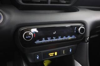 TOYOTA Yaris usata 11