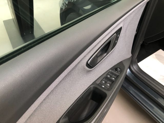 SEAT Leon usata, con Autoradio digitale